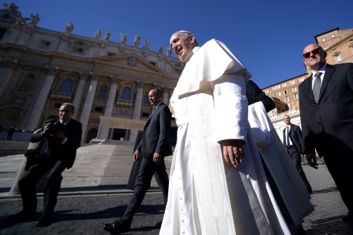 Le pape interdit la vente de cigarettes au Vatican