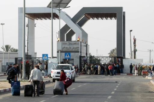 L’Egypte ouvre la frontière avec Gaza, des centaines de Palestiniens sur le départ