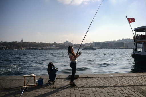 Les pêcheurs d’Istanbul restent à flot malgré une mer plus chiche