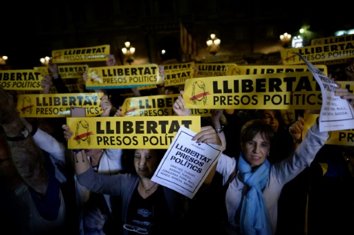 L’Espagne lance un mandat d’arrêt contre le président catalan destitué