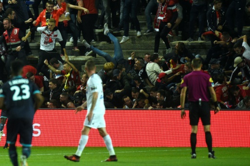 Ligue 1: les supporters lillois de retour à Amiens, plus déterminés que jamais