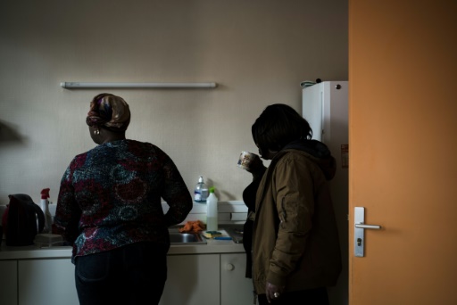 Maladie, secret et précarité : la triple peine d’Africaines séropositives