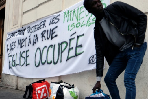 Marseille: les jeunes migrants quittent l’église pour rejoindre leur nouvel abri