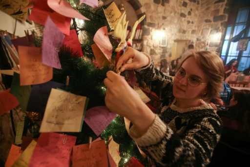 A Damas, un sapin recueille des voeux de paix pour 2018