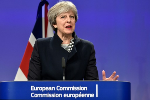 Brexit: Theresa May tente de sauver son accord avec l’UE sur la frontière irlandaise