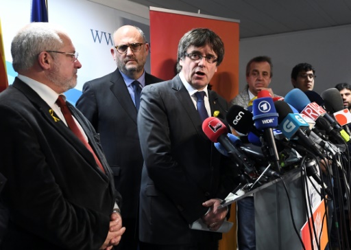 Catalogne: Puigdemont propose à Rajoy de le rencontrer hors d’Espagne