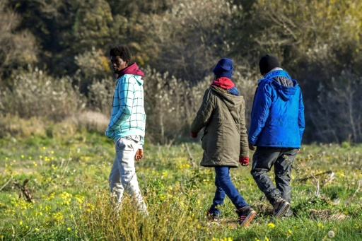 Des migrants à Calais, dans le nord de la France, le 2 novembre 2017