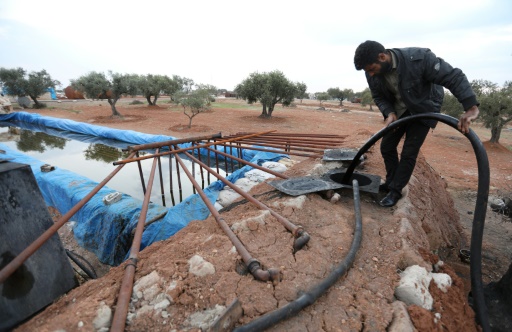 En Syrie rebelle, le raffinage artisanal de l’or noir