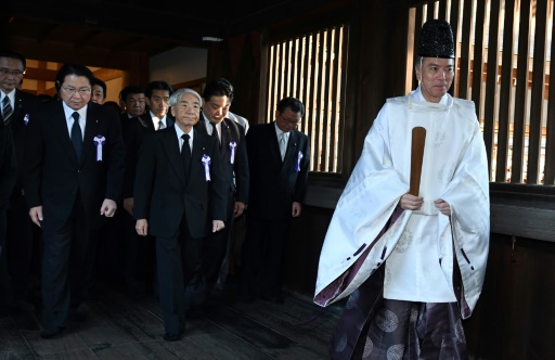 Japon: une soixantaine de parlementaires visitent le sanctuaire controversé de Yasukuni