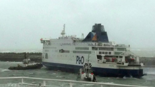 Port de Calais: un ferry transportant 300 personnes s’échoue
