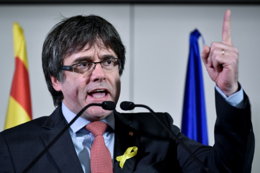 “Puigdemont président!”, crient de nouveau ses partisans à Barcelone