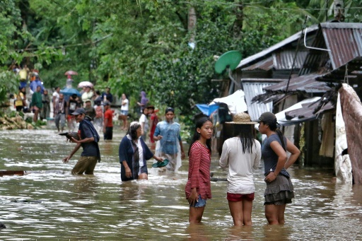 Tempête aux Philippines: une centaine de morts et disparus