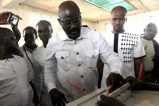 Weah ou Boakai? Les Libériens se choisissent un président dans la sérénité