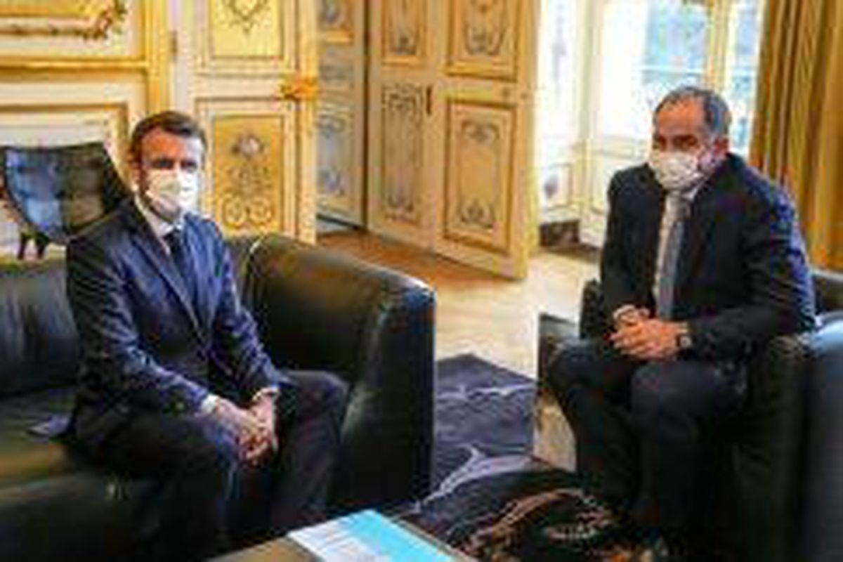 <p/>Le président Emmanuel Macron et le PDG de Eastman Chemical Mark Costa (d)                 </div>
            </div>

        </div>

        
        <div class=