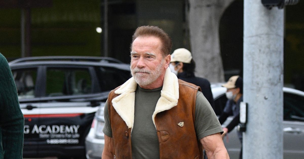 Arnold Schwarzenegger impliqué dans un impressionnant accident de voiture
