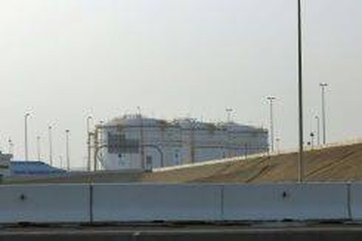 <p/>Des réservoirs du géant pétrolier ADNOC près de l'aéroport d'Abou Dhabi,                 </div>
            </div>

        </div>

        
        <div class=