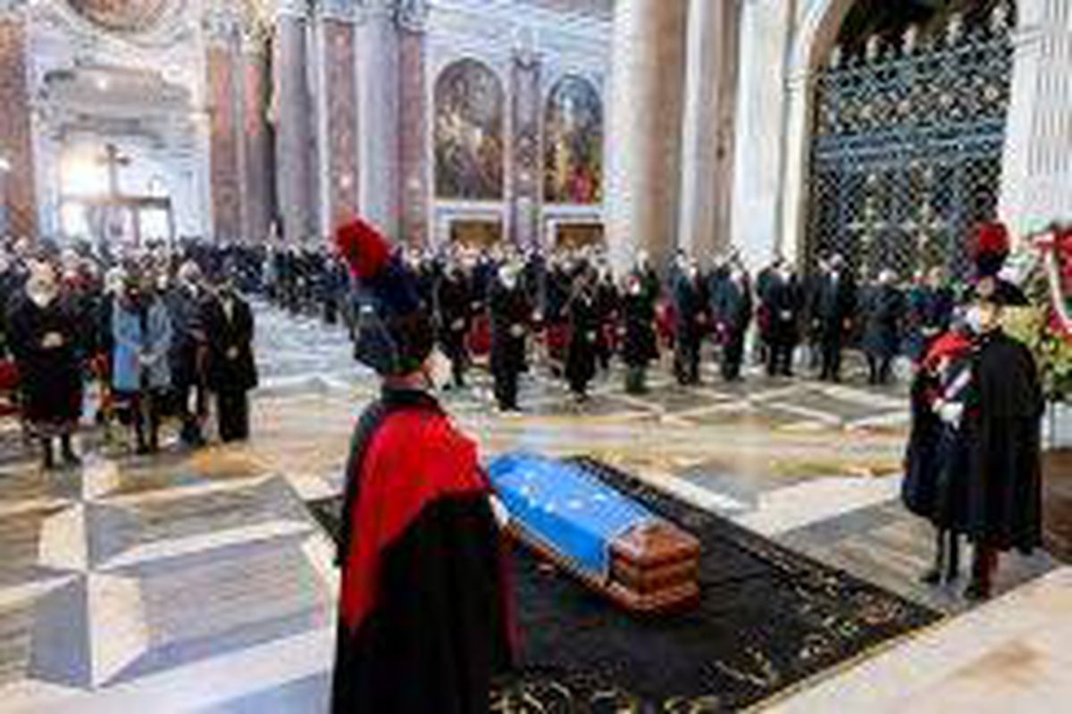 <p/>Photo fournie le 14 janvier 2022 par la présidence italienne des funérail                 </div>
            </div>

        </div>

        
        <div class=