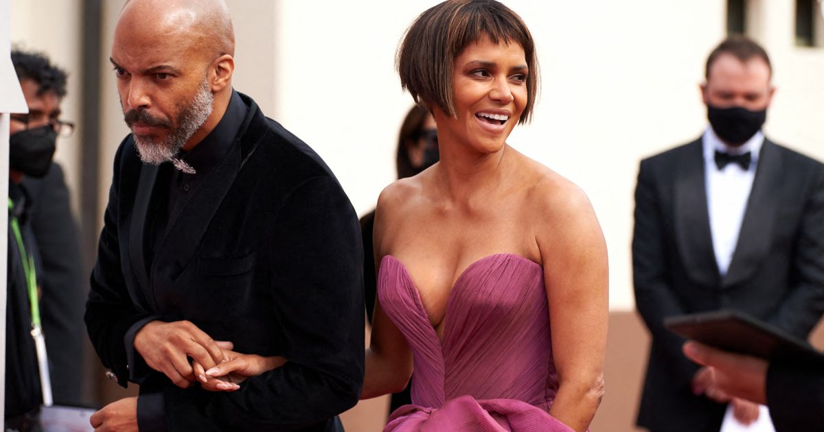 Halle Berry remariée pour la nouvelle année ? Sa dernière photo de couple fait grand bruit !