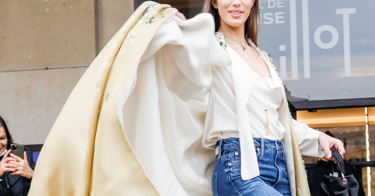 Iris Mittenaere canon en cape d’or, elle fête son anniversaire à la Fashion Week