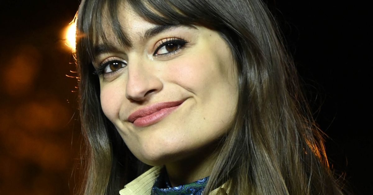 Clara Luciani : Sa cousine est une danseuse canon du Crazy Horse !