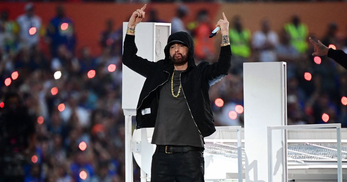 Eminem soutenu par sa fille au Super Bowl : Hailie est devenue une charmante jeune femme !