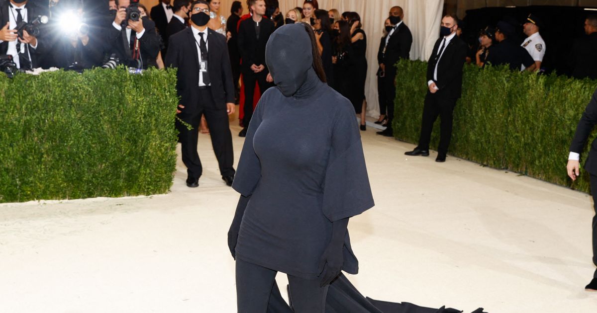 Kim Kardashian revient sur son look fou du Met Gala : “Je me suis battue contre”