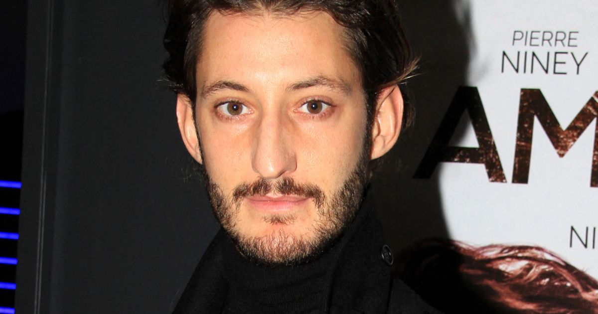 “Sortez-le de là s’il vous plaît” : Pierre Niney en mode grosse bêtise en pleine émission