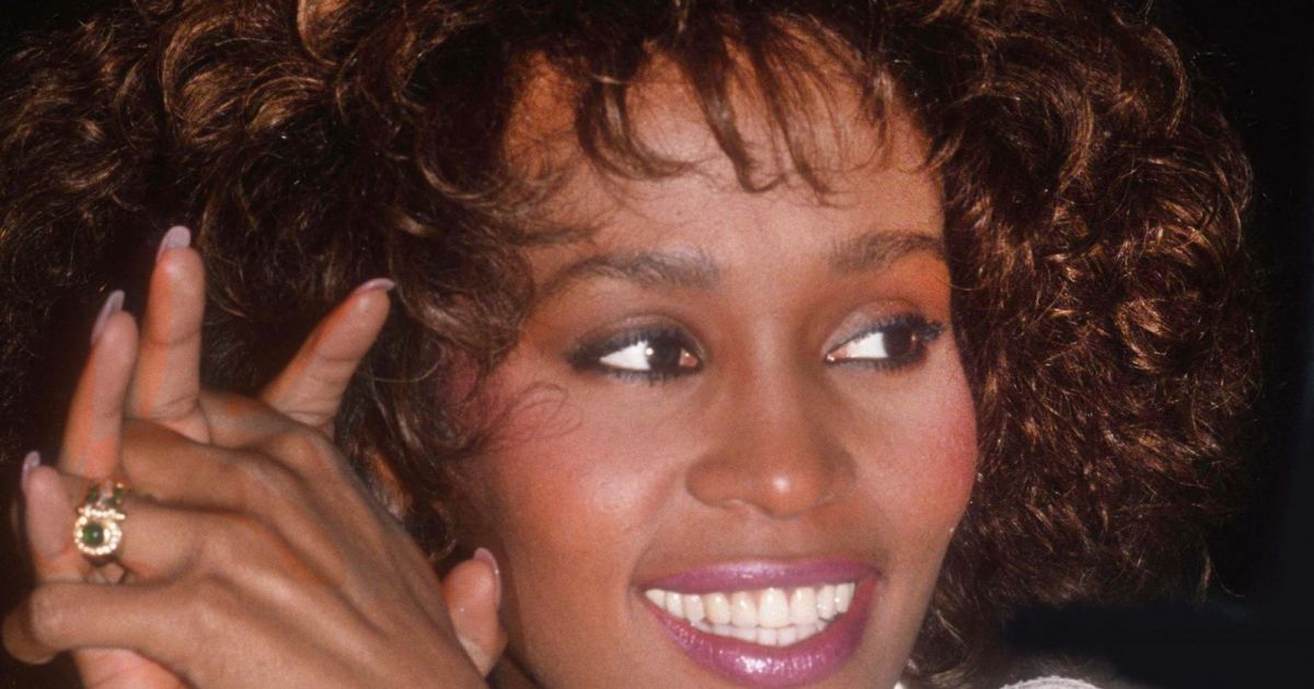 Whitney Houston bisexuelle : elle a eu une histoire d’amour avec son amie d’enfance