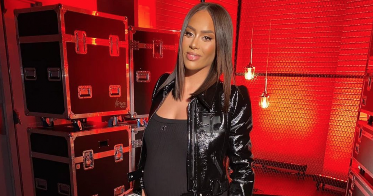 Amel Bent enceinte et prise de contractions : l’accouchement est proche !