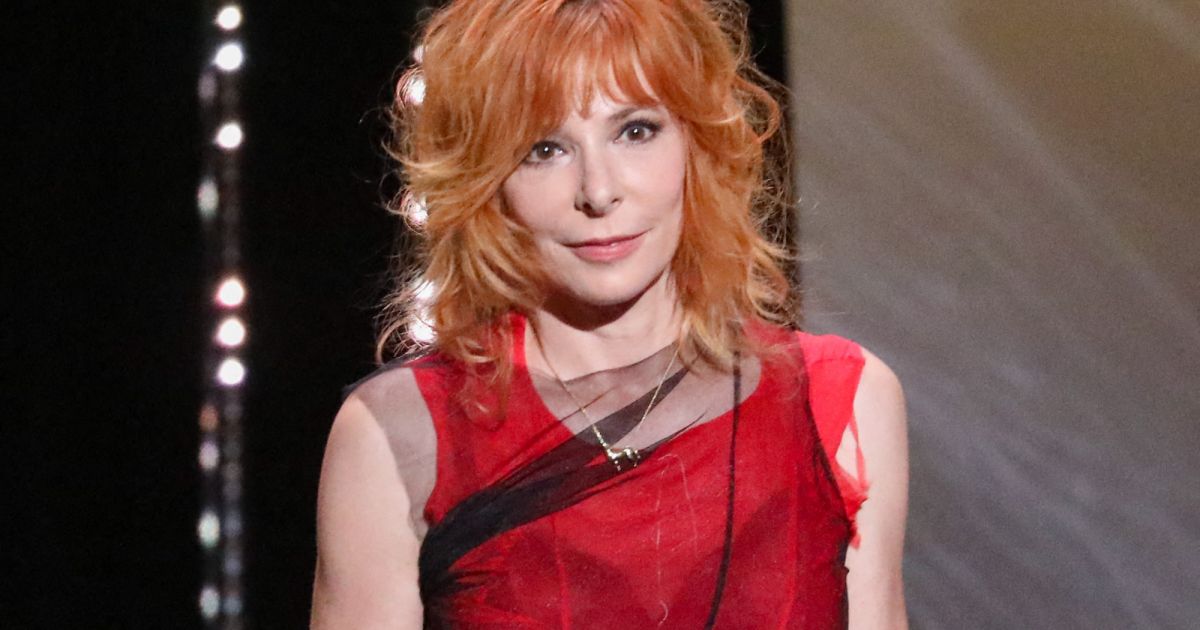 Guerre en Ukraine : Mylène Farmer contrainte d’annuler ses concerts en Russie ?