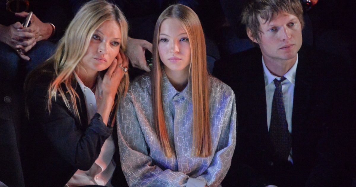 Kate Moss : Sa fille Lila enchaîne les défilés, sous les yeux de Tina Kunakey