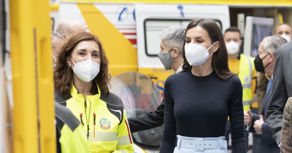 Letizia d’Espagne, jupe droite et hauts talons : encore un look réussi