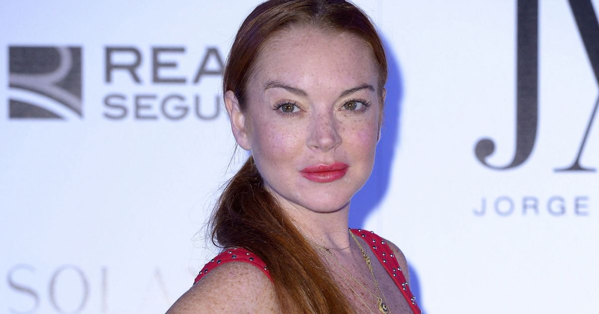 Lindsay Lohan fiancée : feux d’artifice, gros gâteau et fausse bague… Les coulisses de la demande révélées