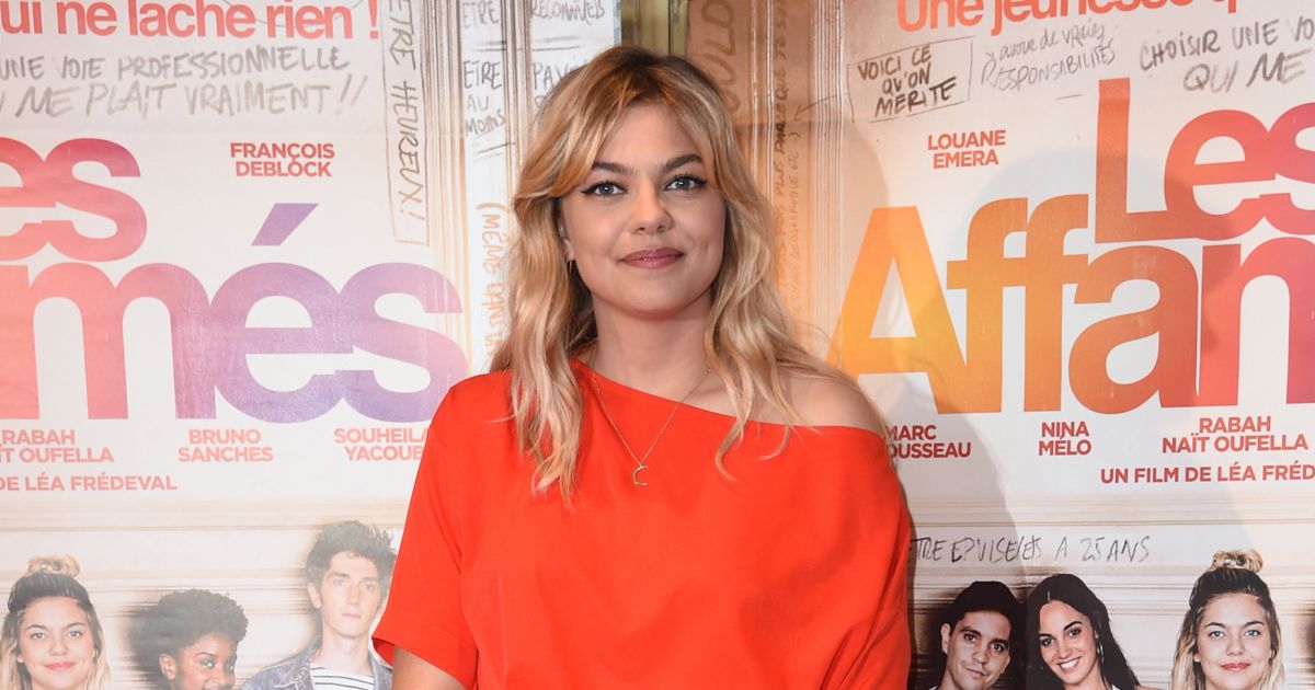 Louane : Mini-jupe et soutien-gorge apparent pour un look osé