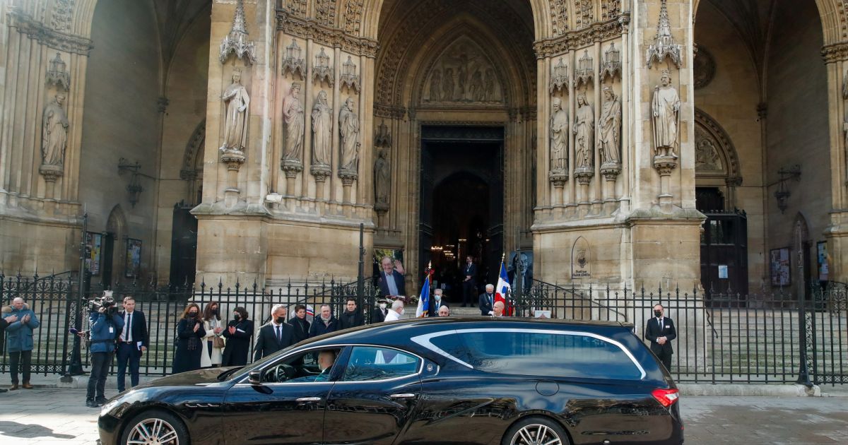 Obsèques de Jean-Pierre Pernaut : Ce corbillard grand luxe pas choisi au hasard, un clin d’oeil à sa passion…