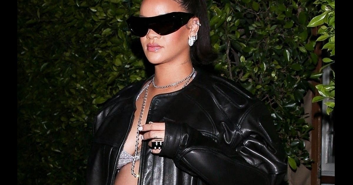 Rihanna enceinte : cuissardes, mini short en cuir et soutien gorge brillant, look sexy pour aller dîner